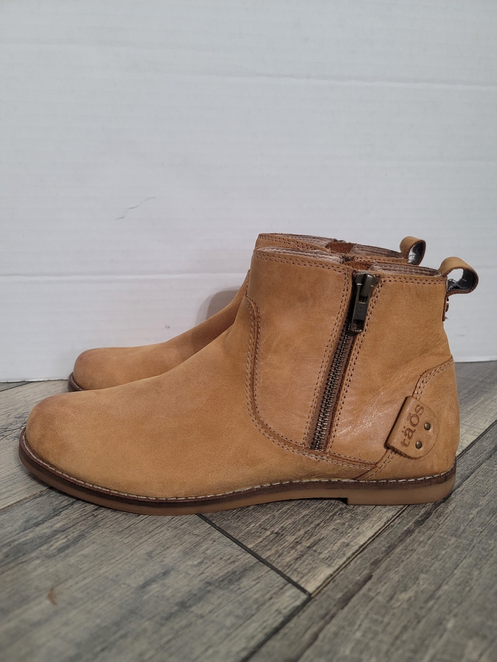 Taos Women's Double Time Caramel Leather Double Side-Zip Ankle Booties Sz 7.5